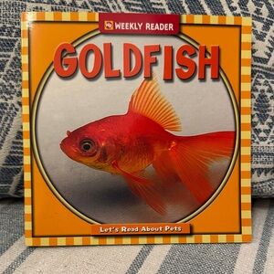 🏖️2/$5🏖️Goldfish Book, Lets read about pets, 2004